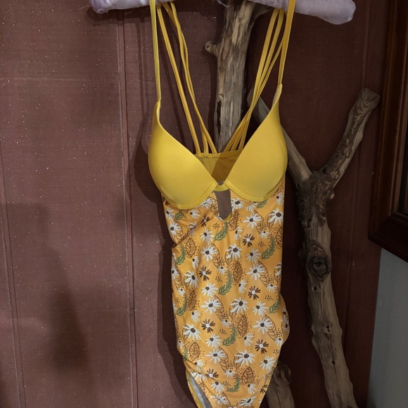 Women one piece swimsuit bundle - Picture 2 of 2